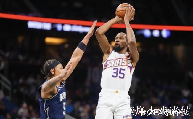 杜兰特半场高效表现：6投4中，三分全中，贡献14分3篮板1助攻1封盖